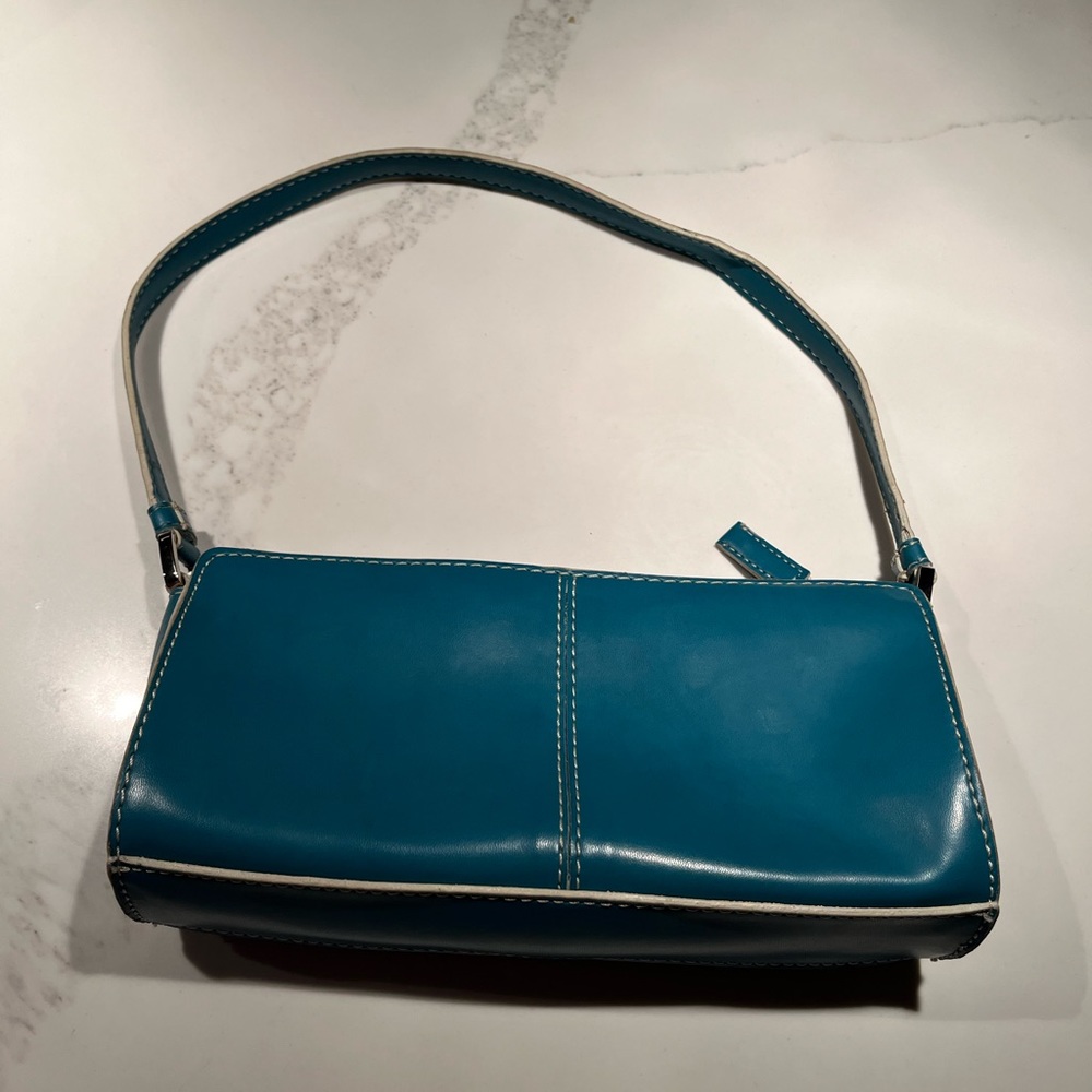 Wonderful blue Nine West purse.  Tan lining.